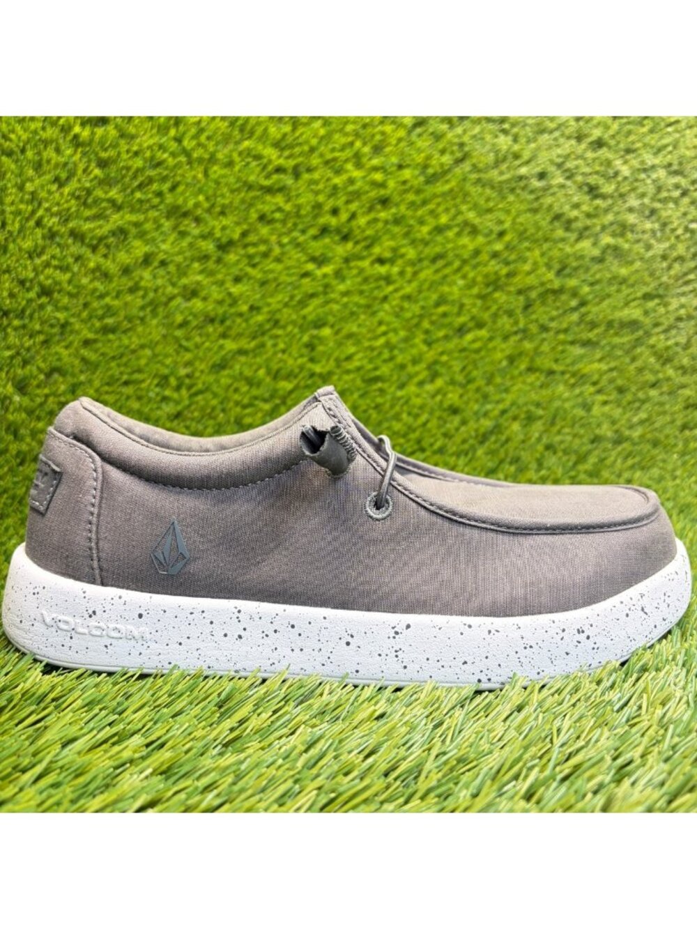 Volcom Chill Womens Size 7.5D Dark Gray White Composite Toe Safety Work Shoes